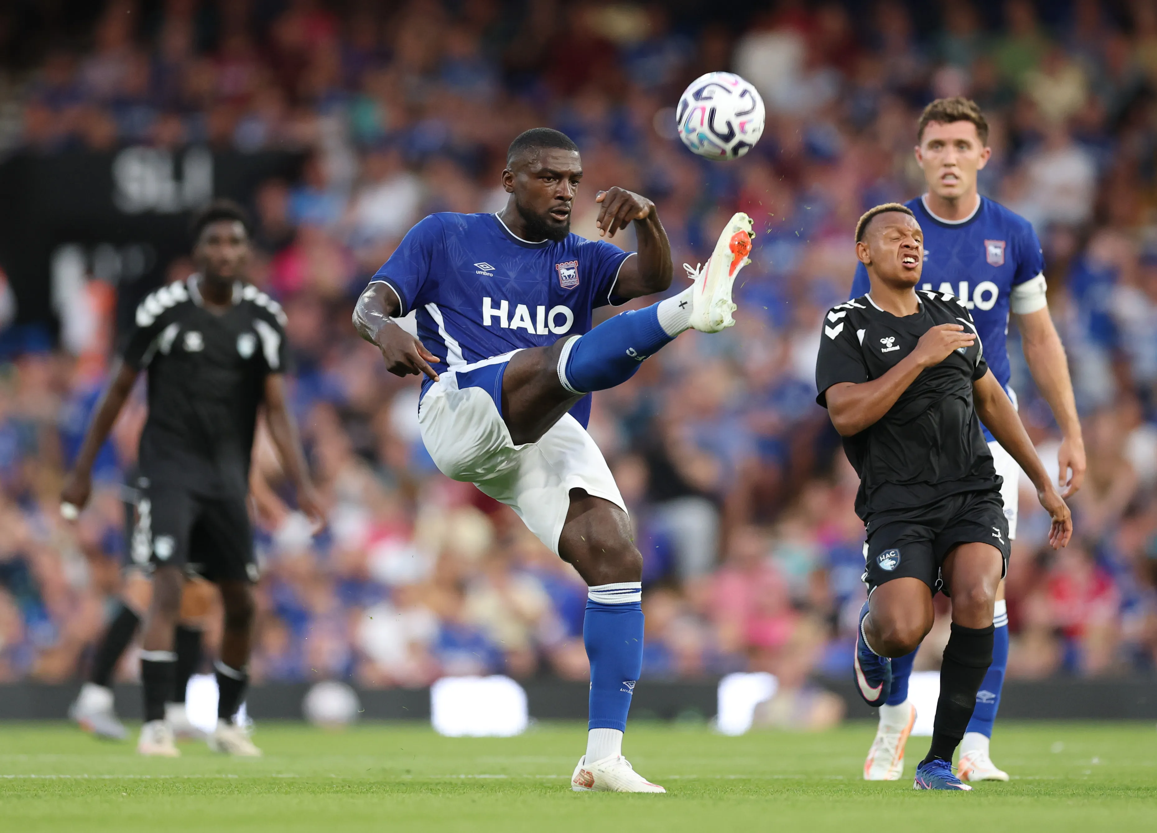 Cedric Kipré sólo tuvo participación en la EFL Cup esta temporada, pero suma cero partidos en la Premier League. (Julian Finney/Getty Images)