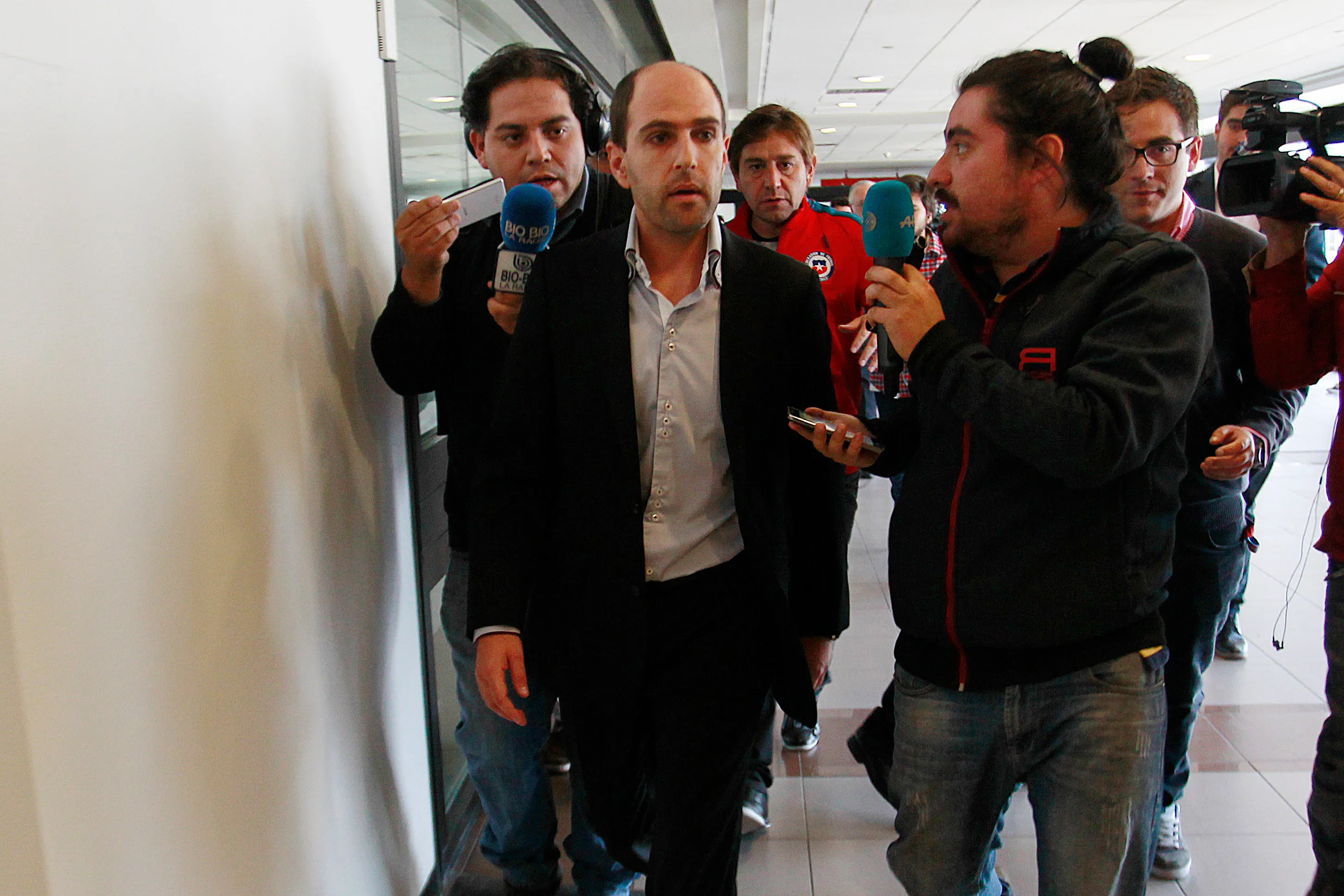 Sergio Jadue en una de sus tantas idas al aeropuerto. (Marcelo Hernandez/Atonchile).