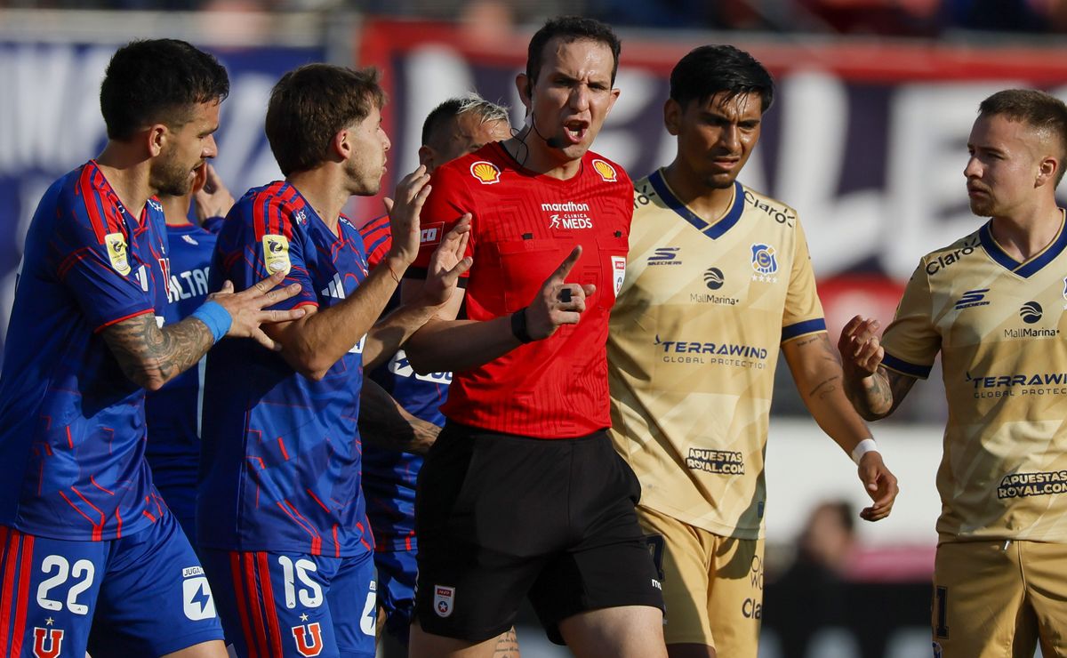 Otra vez sufre con la localía: U. de Chile cambia de estadio y horario contra Everton
