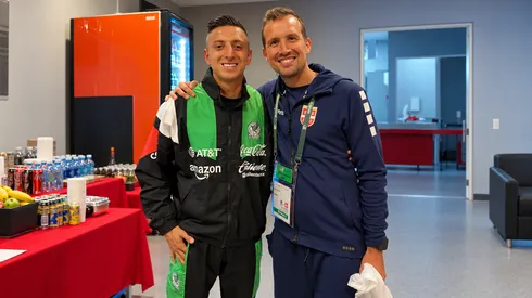 El español Francisco Pérez Lázaro junto a Roberto Alvarado, a quien conoció en Chivas de Guadalajara.