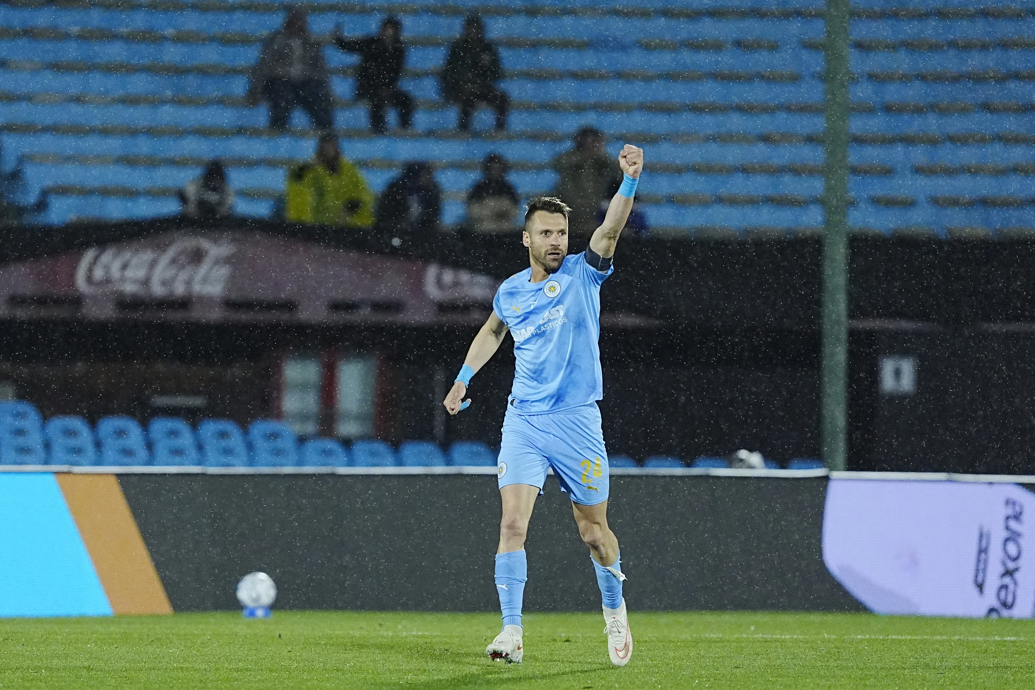 Gary Kagelmacher celebró así su gol ante Atlético Mineiro. (Ernesto Ryan/Getty Images)