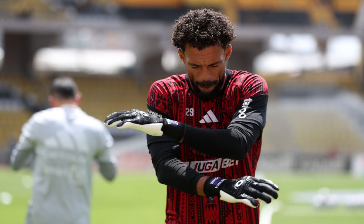 Vuelco inesperado en Colo Colo: Vozinha no quiere ir a ceremonia del Balón de Oro