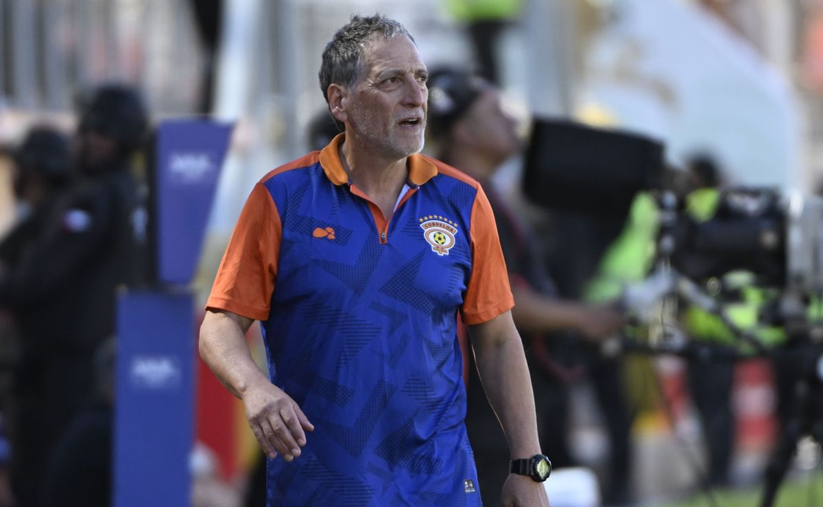 “Es una final”: Mario Salas prepara equipo estelar para fecha clave en la Primera B