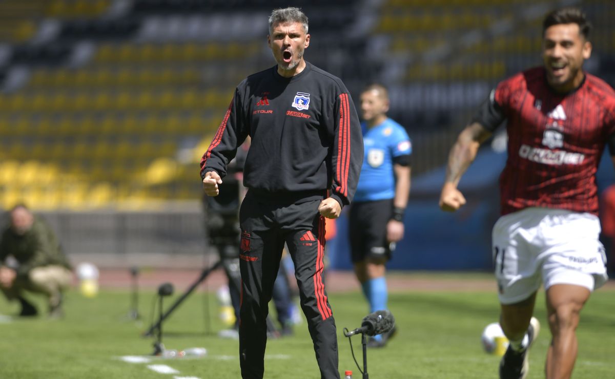 Cambio de última hora: Fernando Ortiz patea la pizarra con la formación de Colo Colo ante Palestino