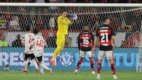 Muslera fue genio y figura y atajó tres penales a Flamengo