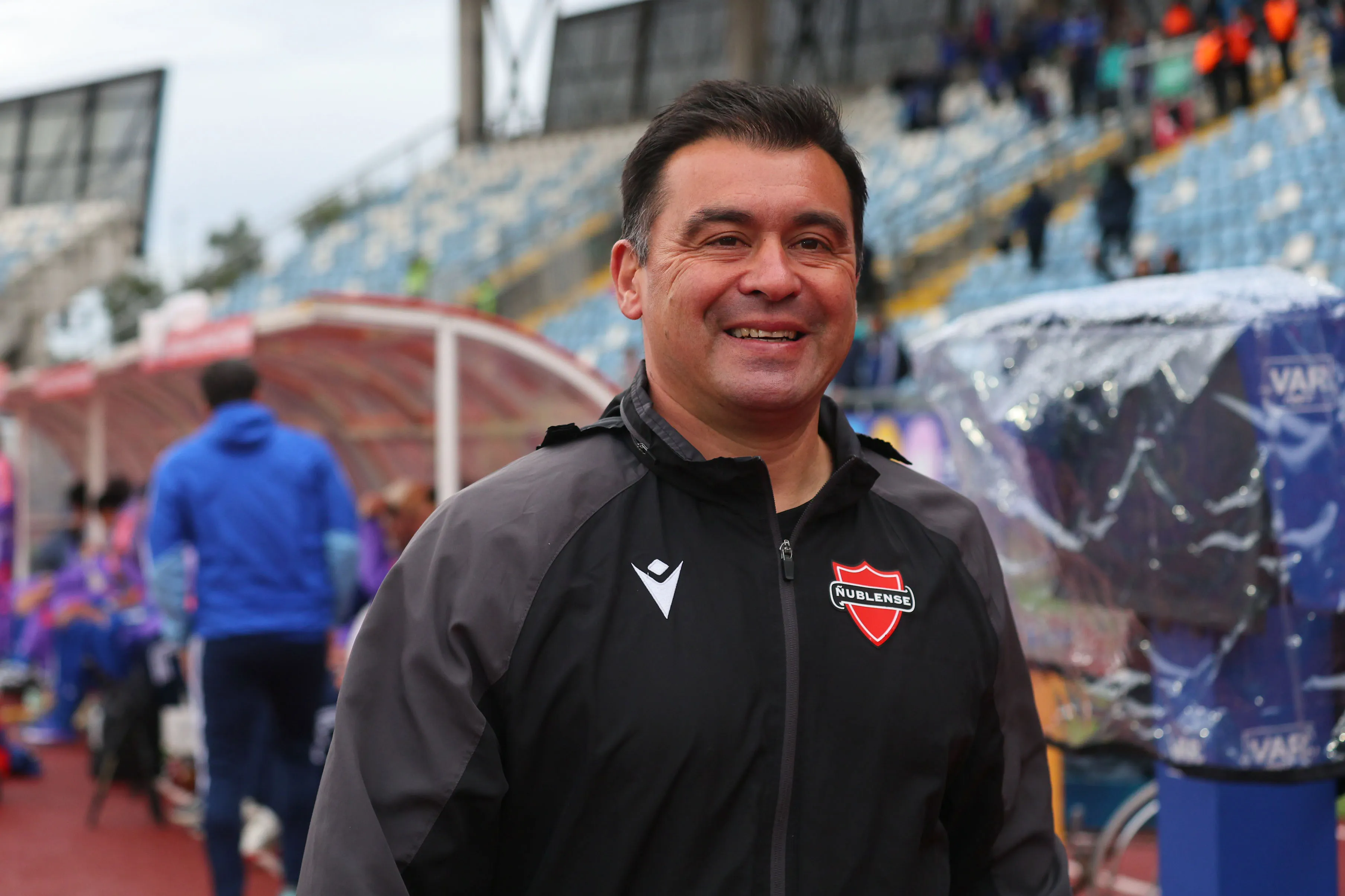 Juan José Ribera dejó la banca de Ñublense. Foto: Jorge Loyola/Photosport