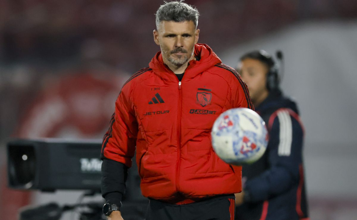 Fernando Ortiz pide respetar las planificaciones al fútbol chileno luego de las suspensiones