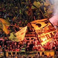 ¿Chao influencers?: Dortmud premiará a hinchas que no usen el celular en los partidos