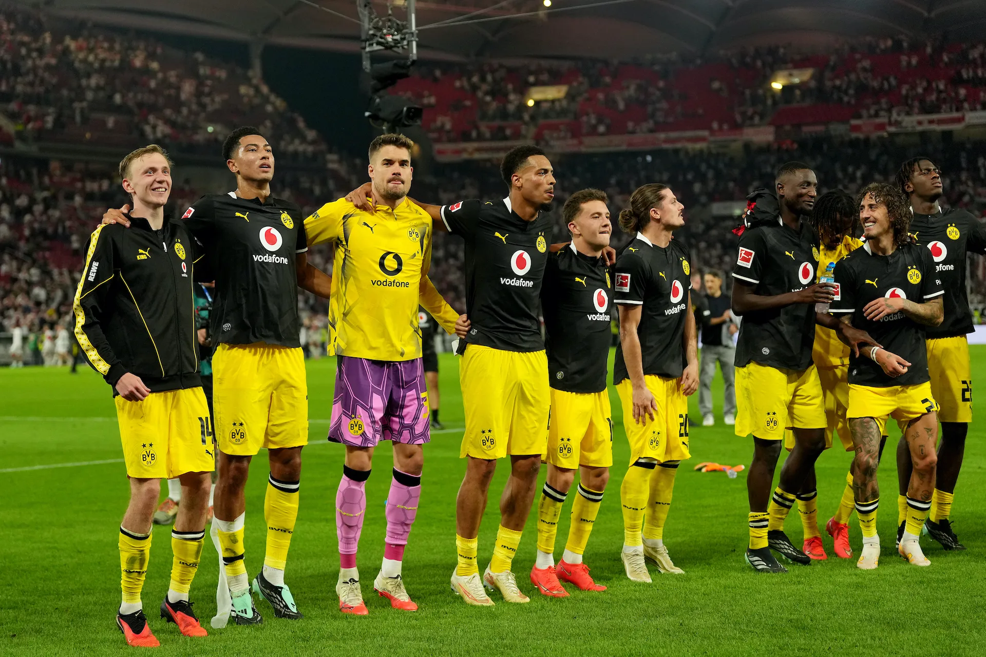 Borussia Dortmund va a premiar a los hinchas que alienten todo el partido y no pesquen el celular (Photo by Sona Maleterova/Getty Images)