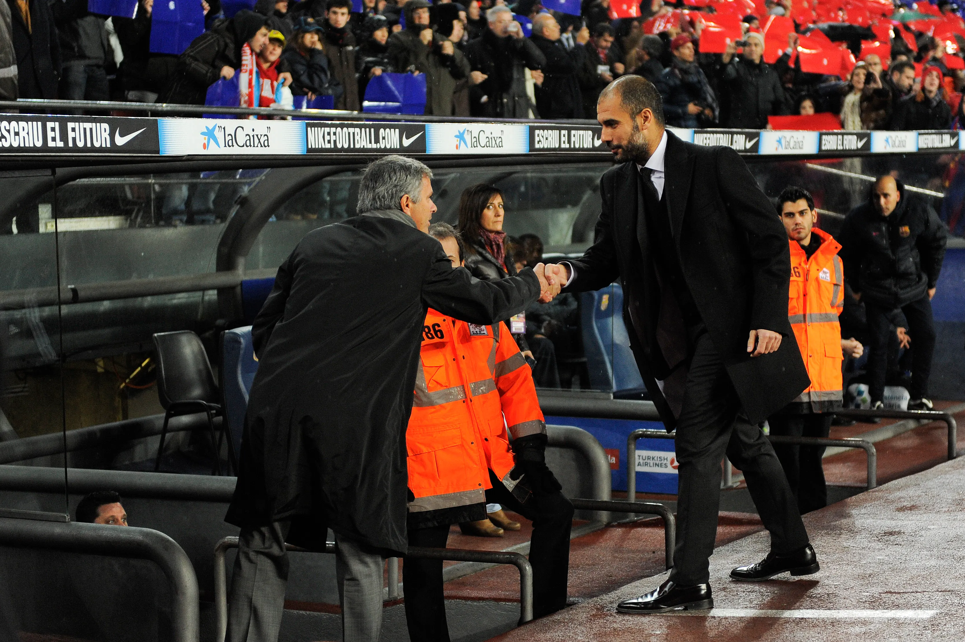 Mourinho saludando a Pep Guardiola el 29 de noviembre de 2010, el día del 5-0. Imagen: Getty