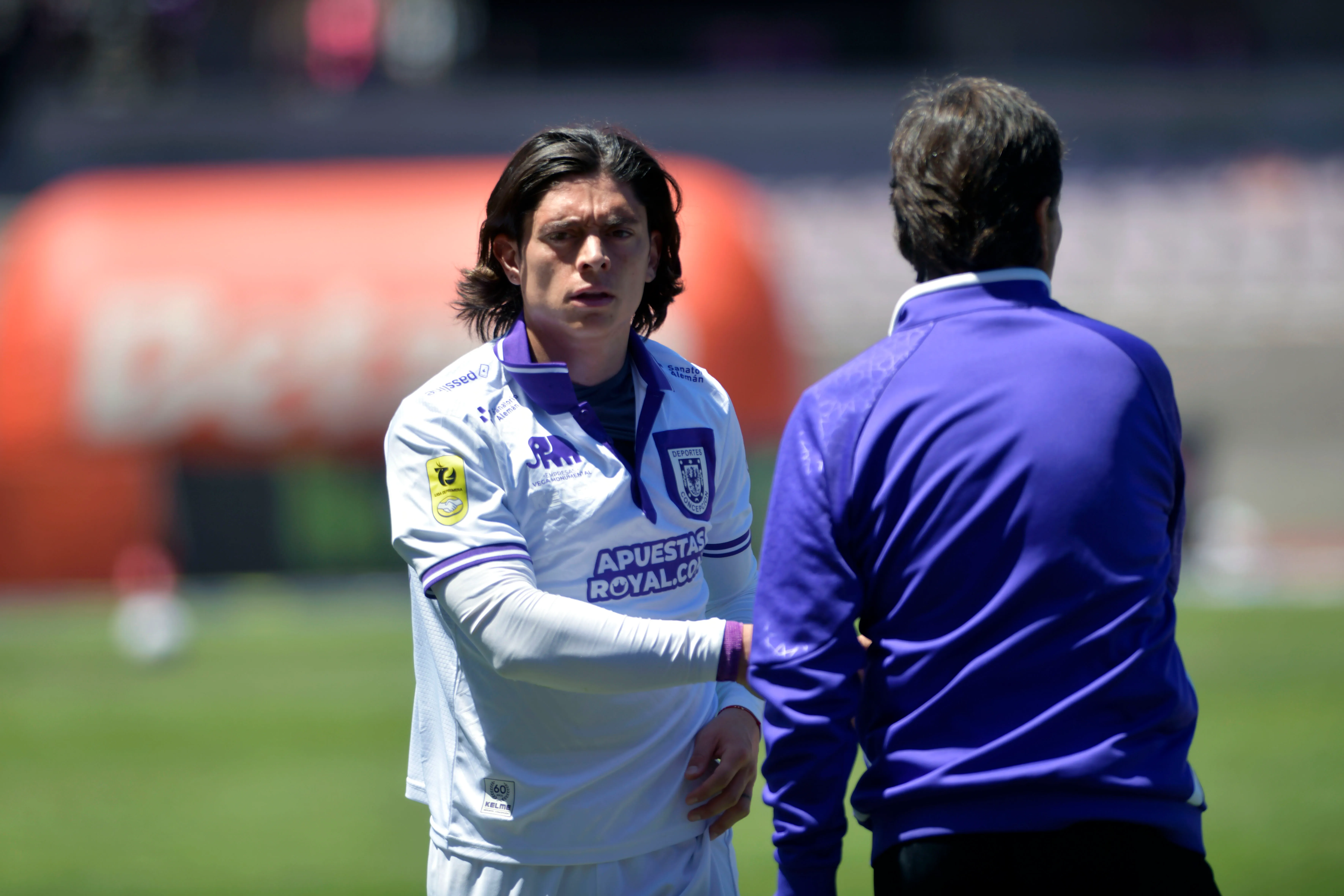 Fernando Díaz y Joaquín Montecinos, quien ingresó en el segundo tiempo contra uno de sus ex clubes. (Alejandro Pizarro Ubilla/Photosport).