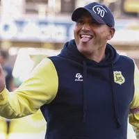 Chupete rebosa orgullo y tira un fuerte palo por el escritoriazo en la B: "Es una..."