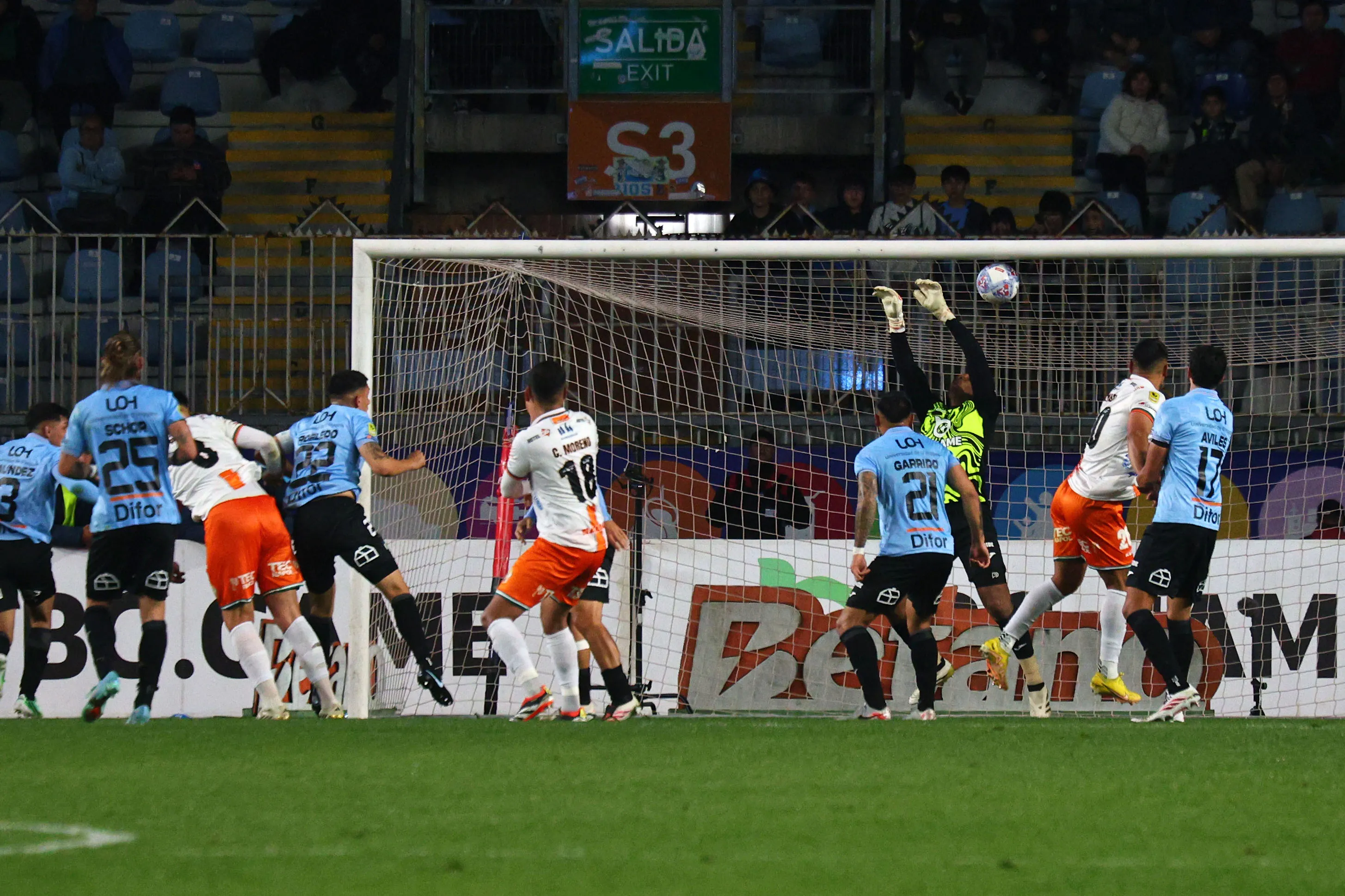 Así se vio el gol de Steffan Pino. (Jorge Loyola/Photosport).