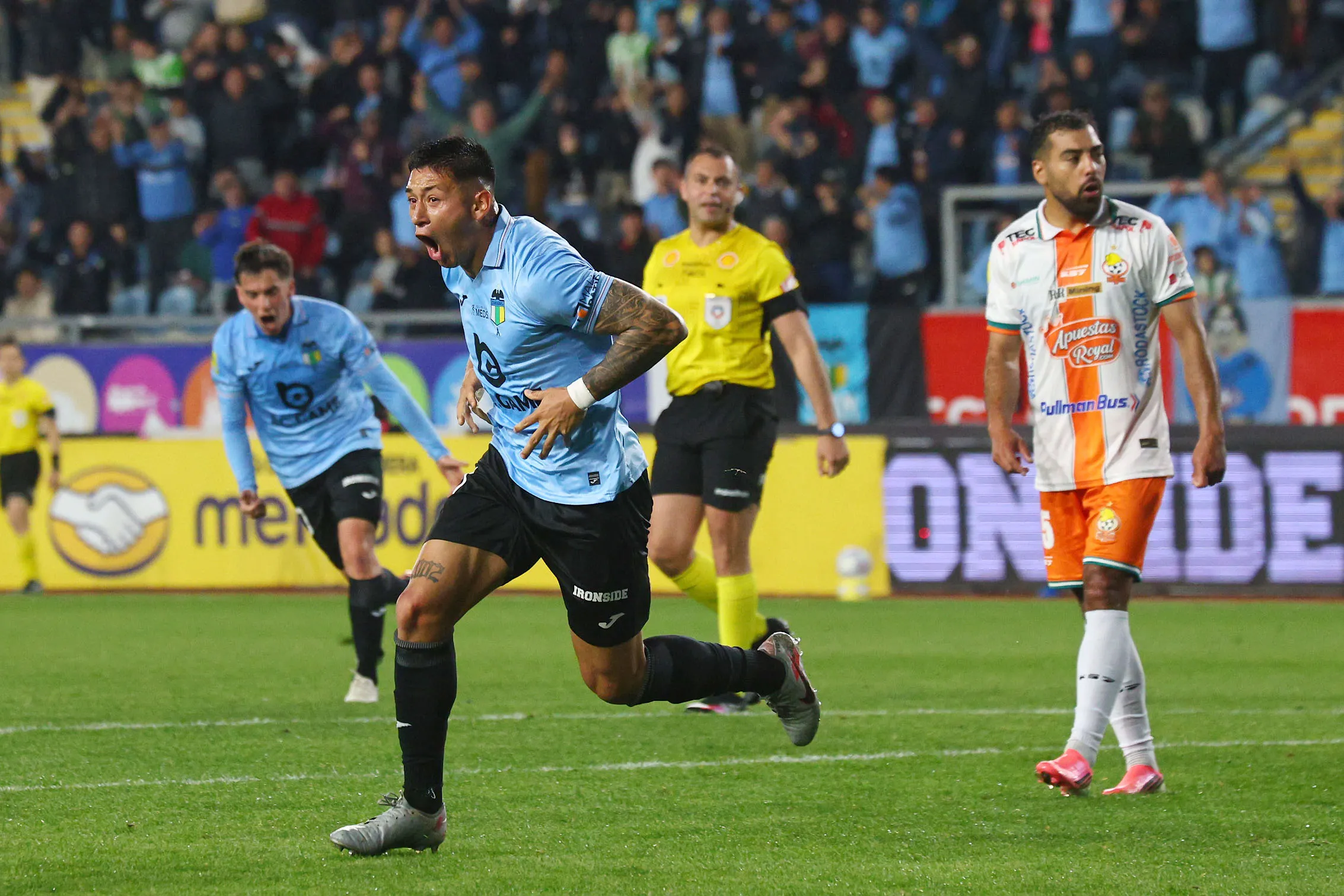 El fervoroso festejo de Nicolás Garrido tras anotarle a Cobresal. (Jorge Loyola/Photosport).
