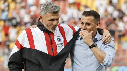 Guillermo Farré y el afectuoso saludo que tuvo con Fernando Ortiz antes del comienzo del encuentro.