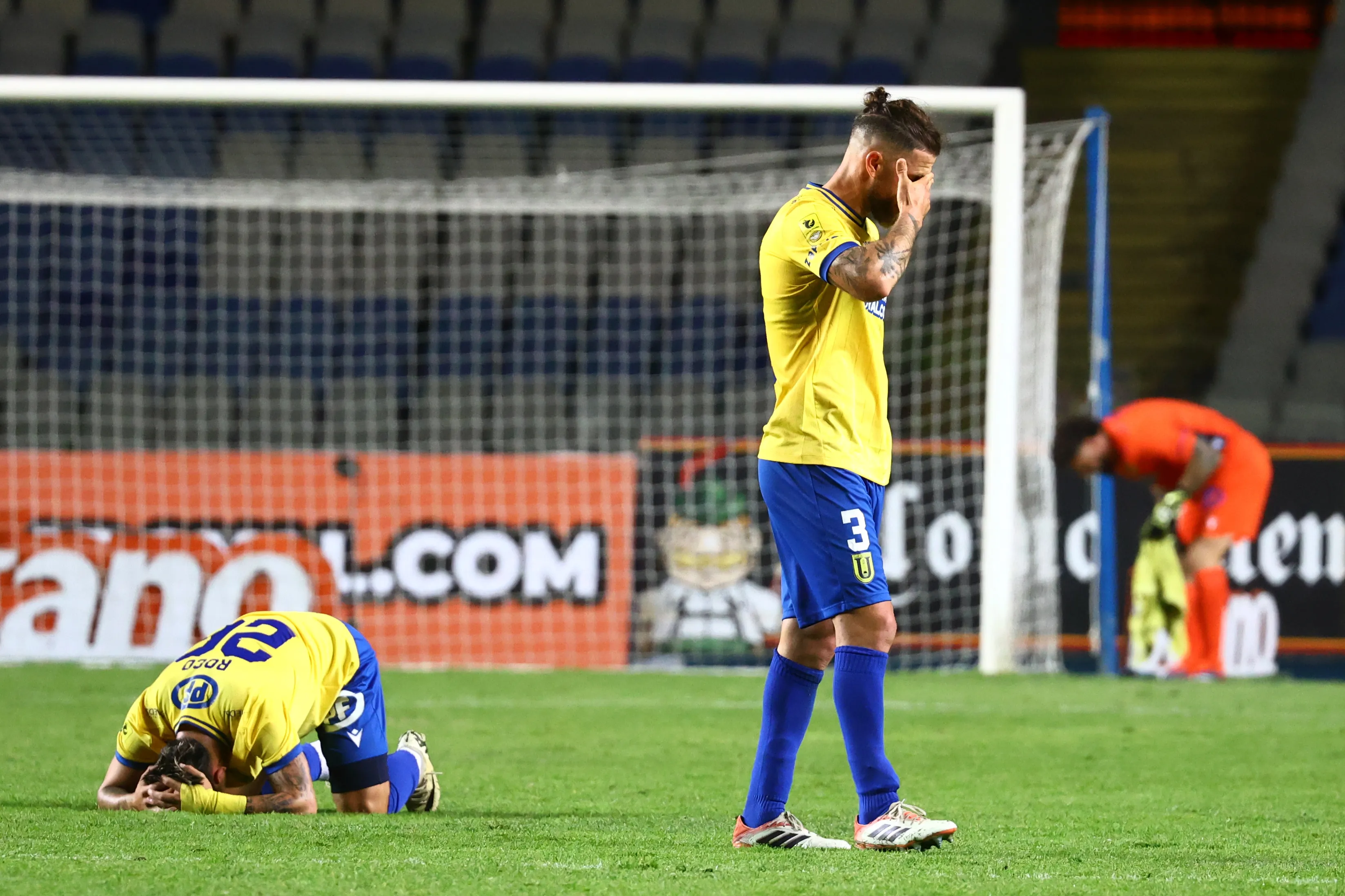 La muestra gráfica del estado anímico en el Campanil. (Eduardo Fortes/Photosport).