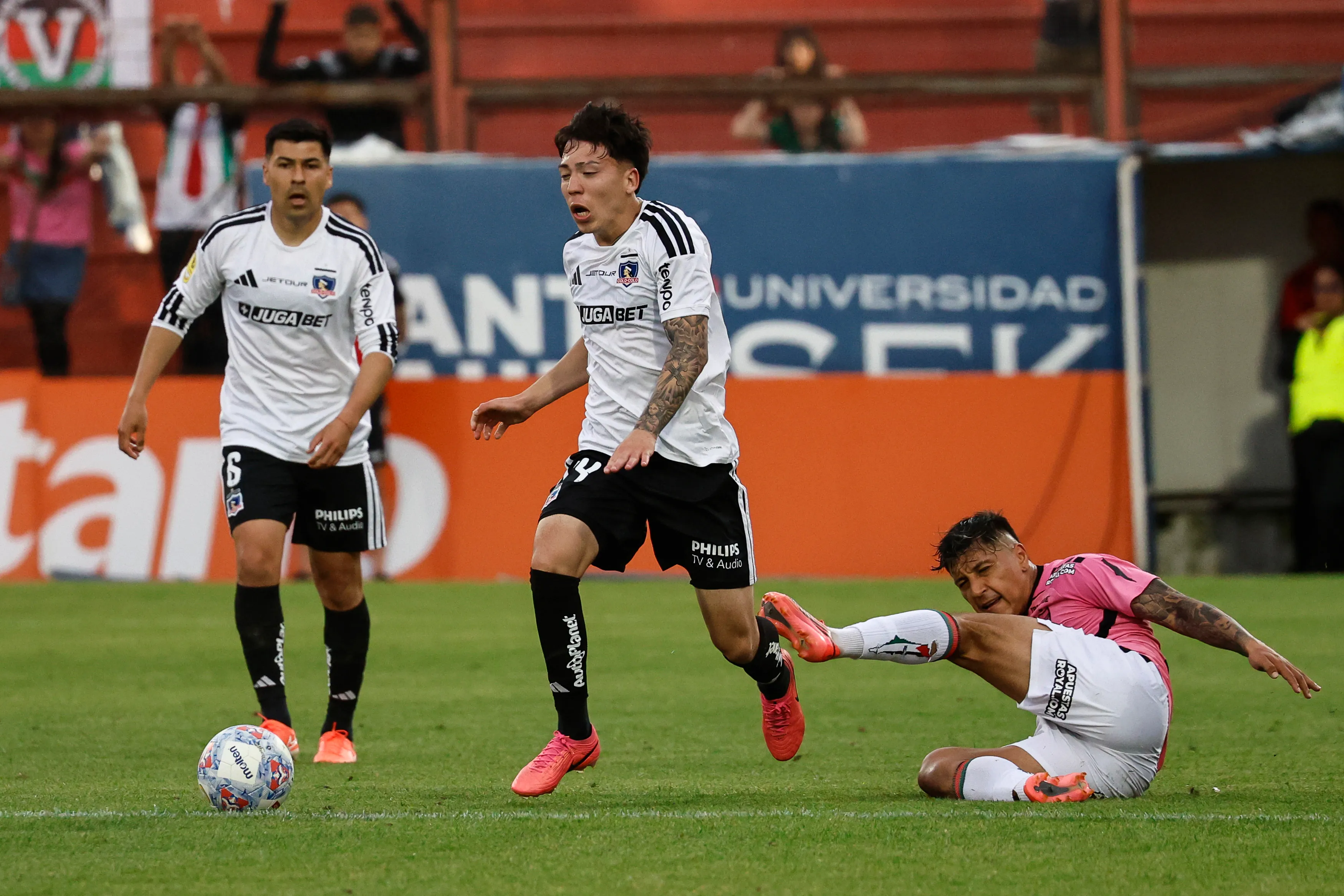 Leandro Hernández quedó descartado para el próximo partido de Colo Colo. | Foto: Photosport.