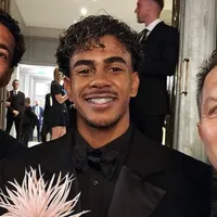 Las selfies de Aníbal Mosa y Vozinha con los invitados al Balón de Oro