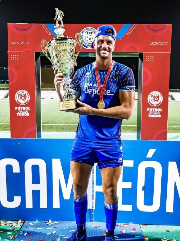 Juan José Soriano fue campeón en el Metropolitan FC de Puerto Rico. (Foto: Instagram).