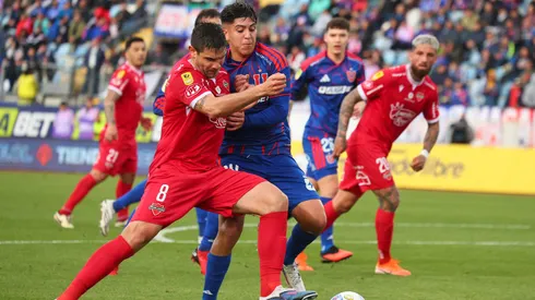 Marcelo Morales calienta el Clásico Universitario.