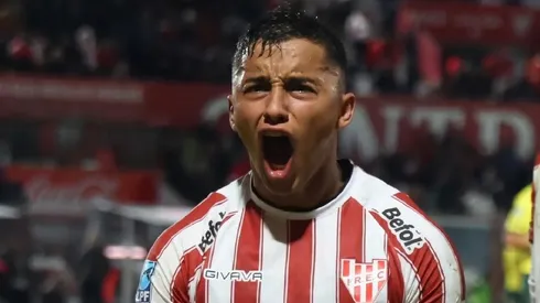 Nicolás Guerra tuvo minutos ante Deportivo Riestra.