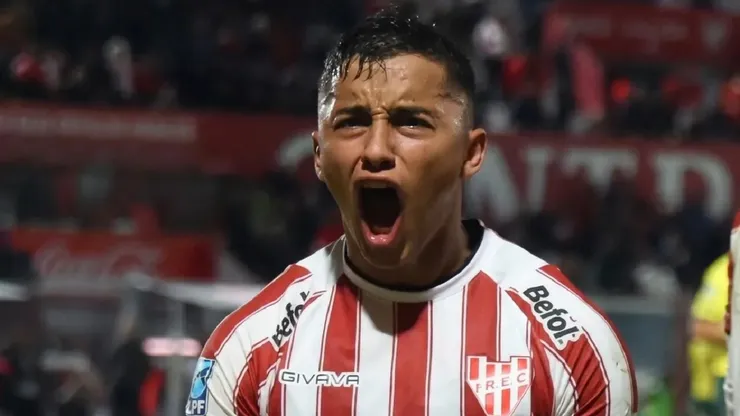Nicolás Guerra tuvo minutos ante Deportivo Riestra.