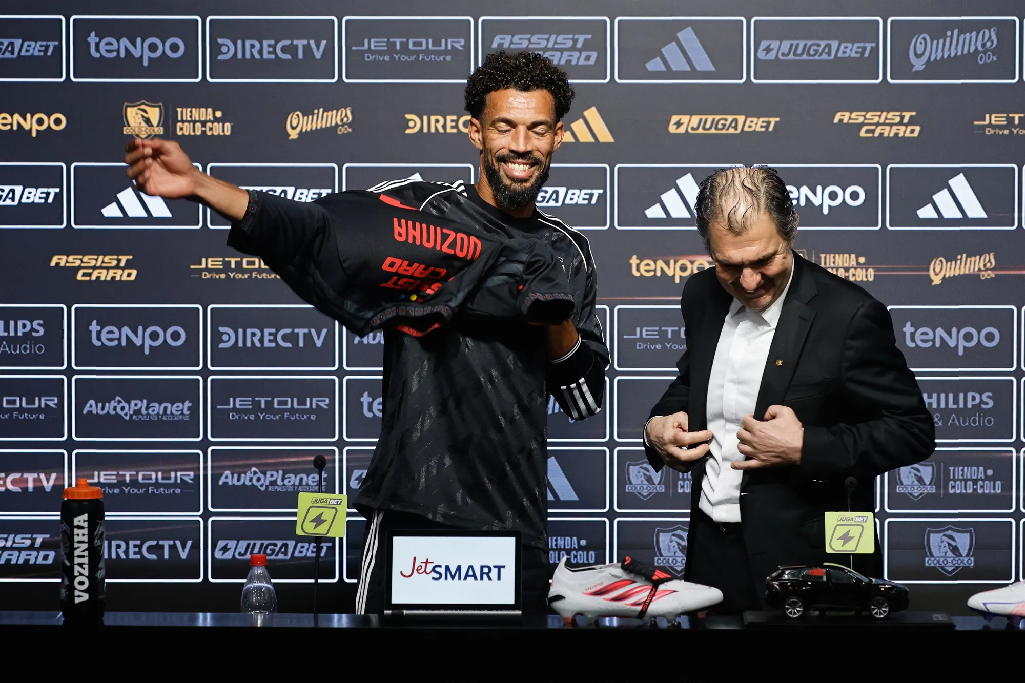 Vozinha en su presentación oficial como golero de Colo Colo, donde ha jugado cuatro partidos. (Diego Martin/Photosport).