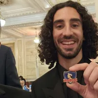 Las estrellas que se quedaron con un pin de Colo Colo de regalo
