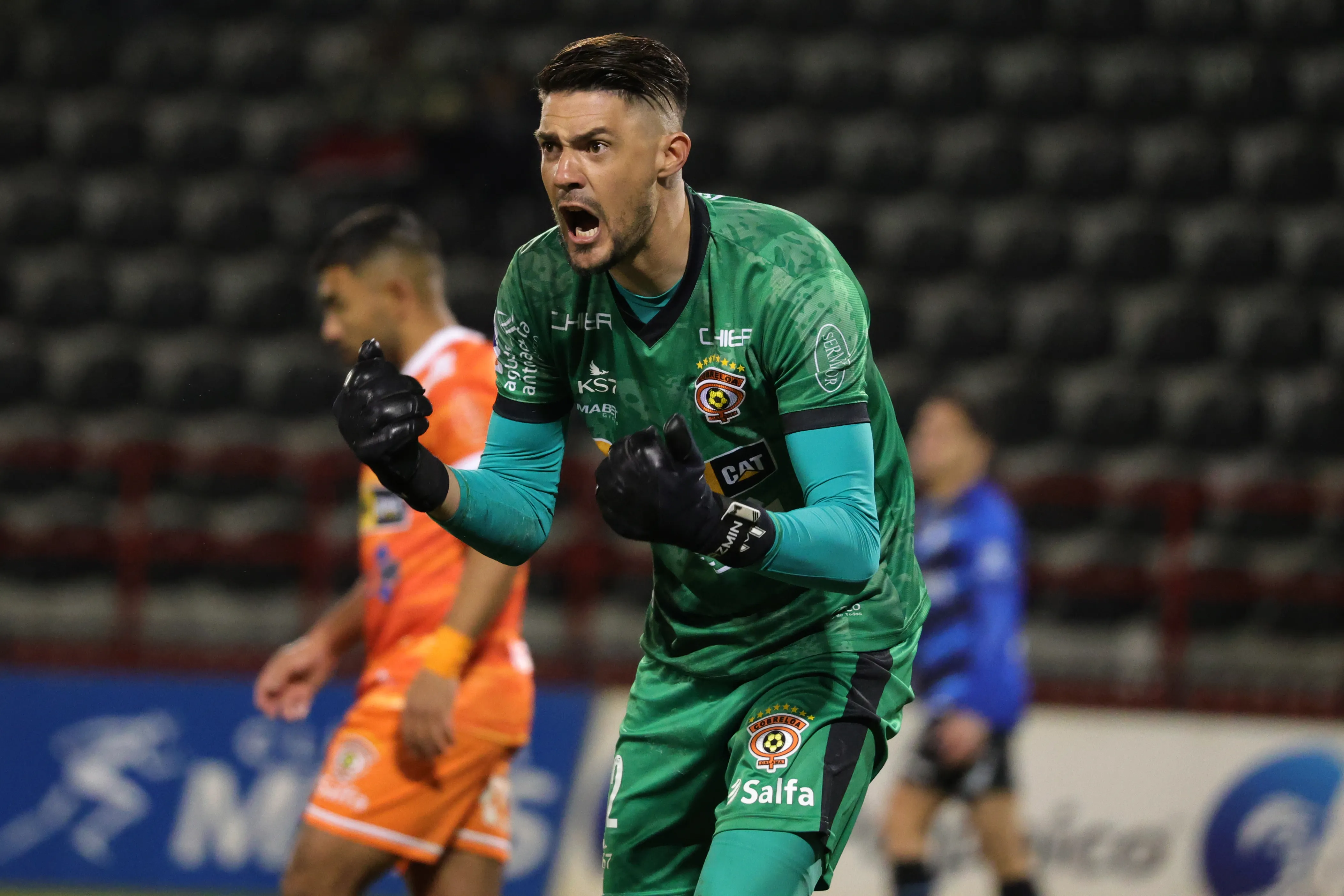 Nicolás Avellaneda en acción por Cobreloa. Hoy es el arquero titular de Unión La Calera. (Eduardo Fortes/Photosport).