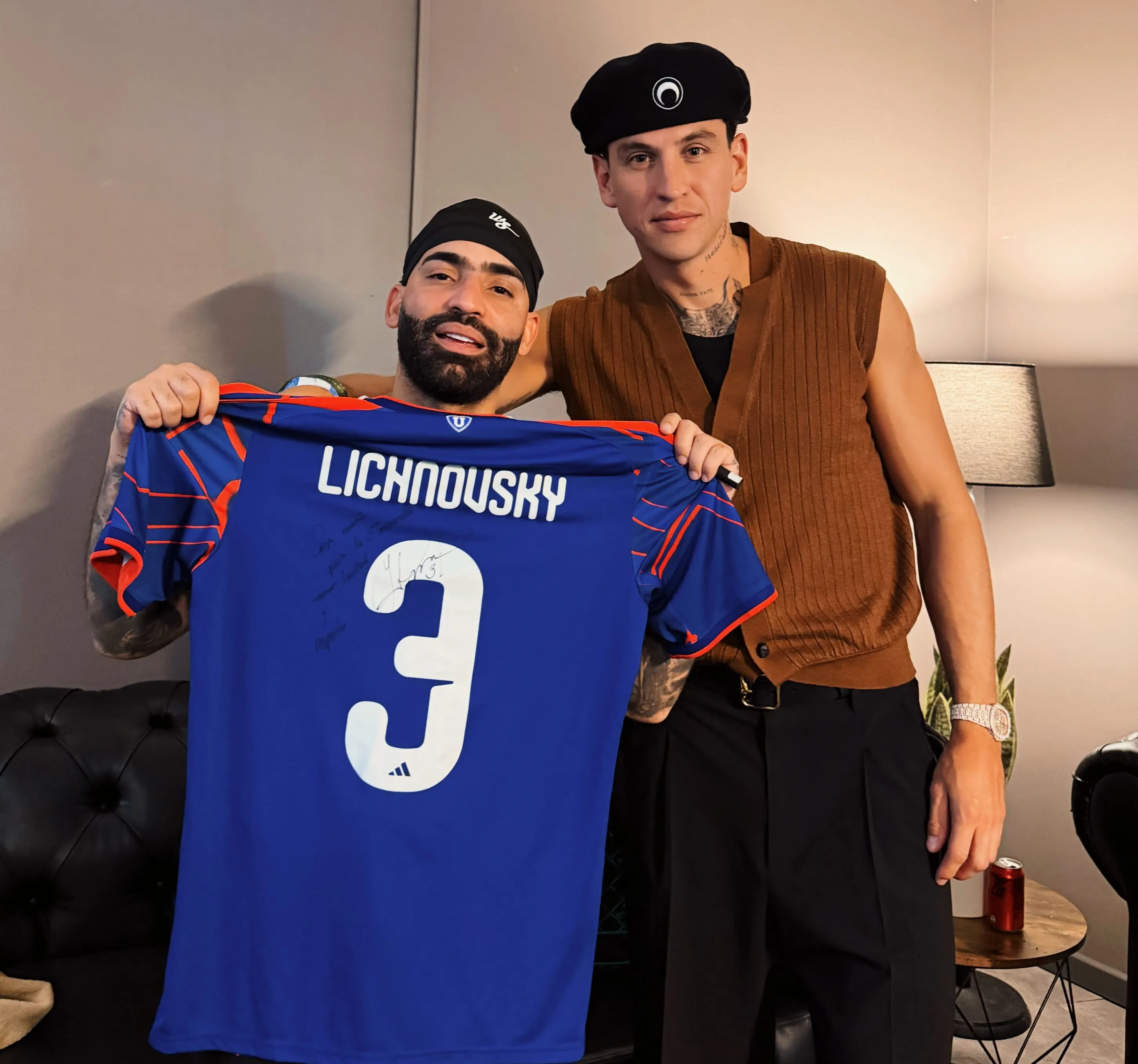 Camisetas para todos: Lichnovsky vistió a todos de la U.