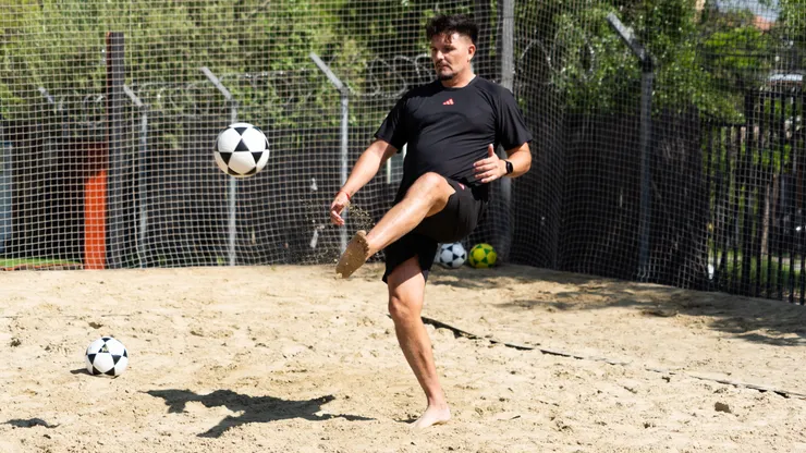 El ex seleccionado chileno de fútbol y embajador del torneo, Rafael Olarra.