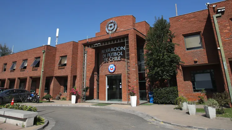 Desde el municipio arremetieron contra la ANFP.
