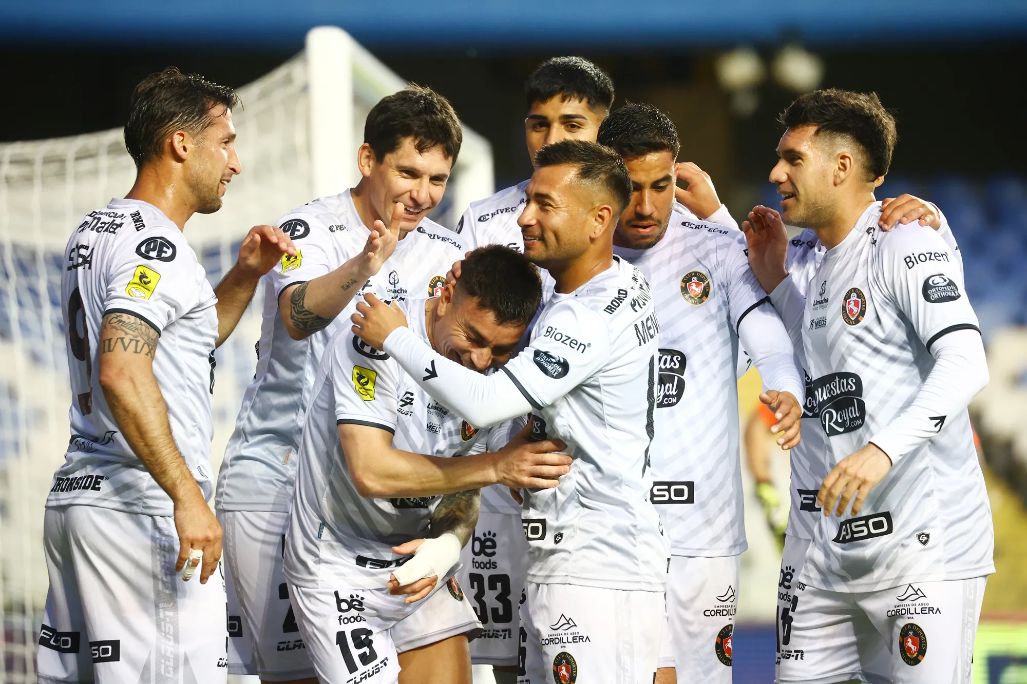 Limache celebró con todo el gol ante UdeC. (Eduardo Fortes | Photosport).