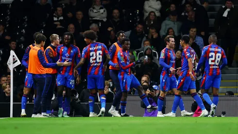 Darío Osorio celebró con la camiseta de Crystal Palace.