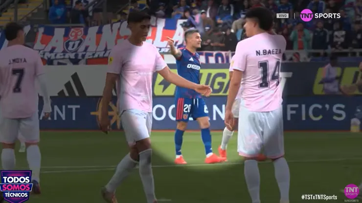 Charles Aránguiz marcando jugadas en la U.