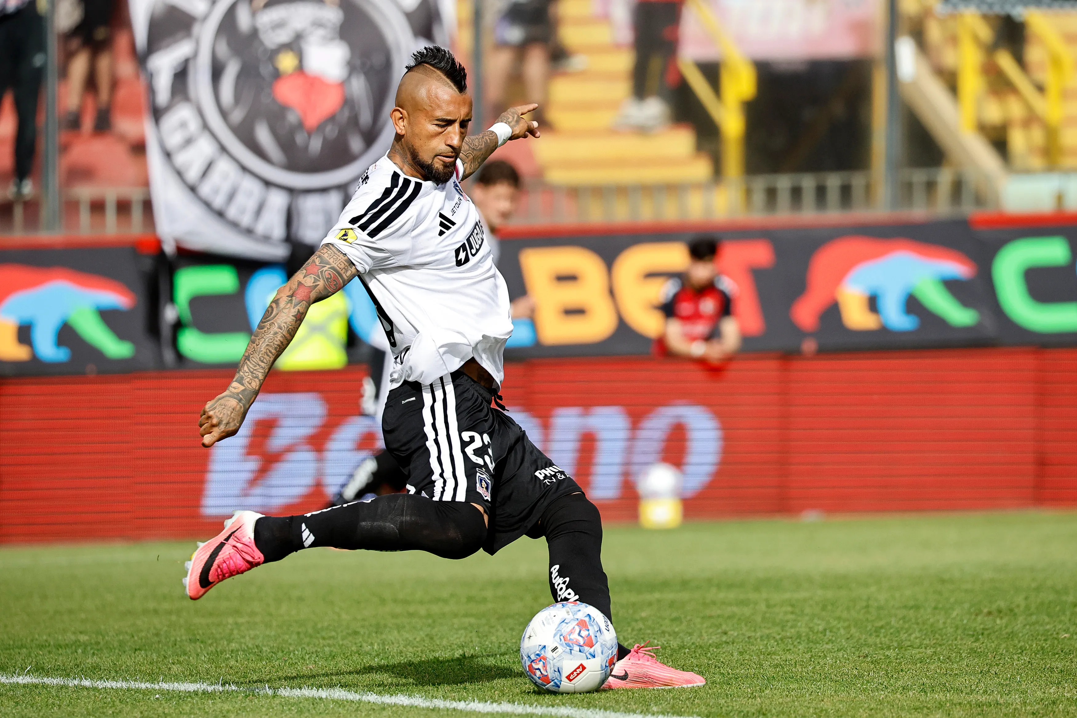 Arturo Vidal finaliza contrato en diciembre con Colo Colo y todavía sigue sin renovar. | Foto: Photosport.
