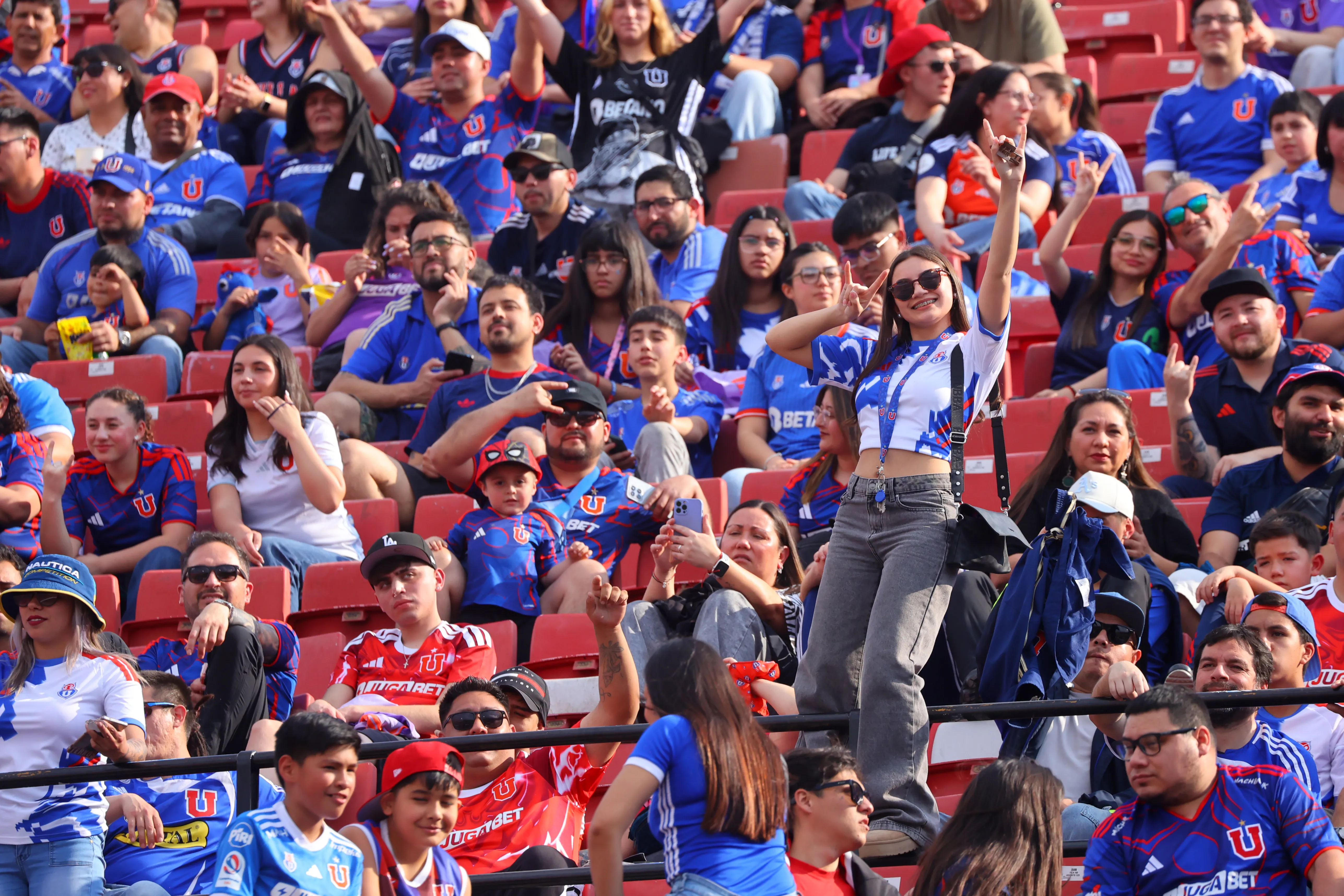 Los hinchas de la U han debido moverse a Rancagua para ser locales. Foto: Jonnathan Oyarzun/Photosport