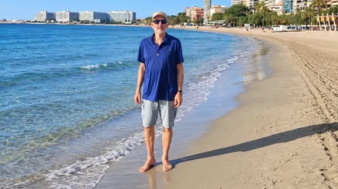 Ricardo Dabrowski en la Playa del Postiguet, Alicante.