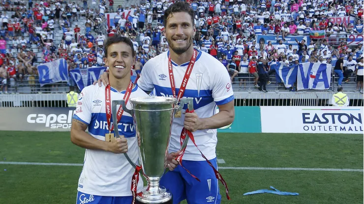 Germán Lanaro junto a Diego Buonanotte celebran el bicampeonato de la UC en 2016.