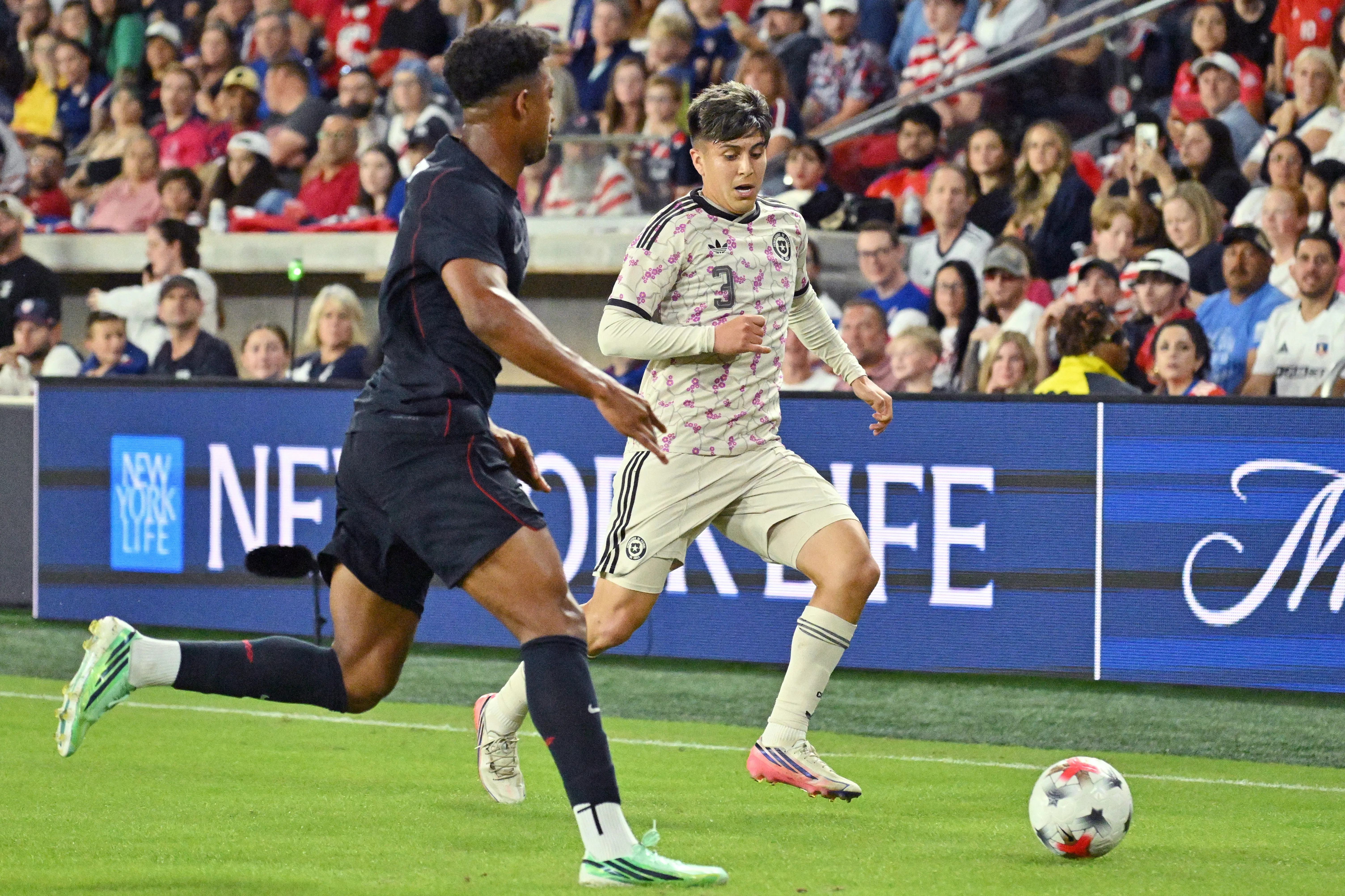 Marcelo Morales en acción ante Estados Unidos en el amistoso que Chile perdió en Norteamérica. (Jeff Lee/Photosport).