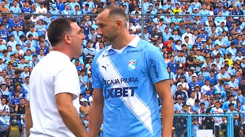 Hernán Barcos tuvo dos enfrentamientos con Guede en el triunfo del Cristal sobre Alianza Lima.