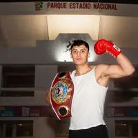 Junior Cruzat trae el boxeo a Chile y desafía a un mexicano