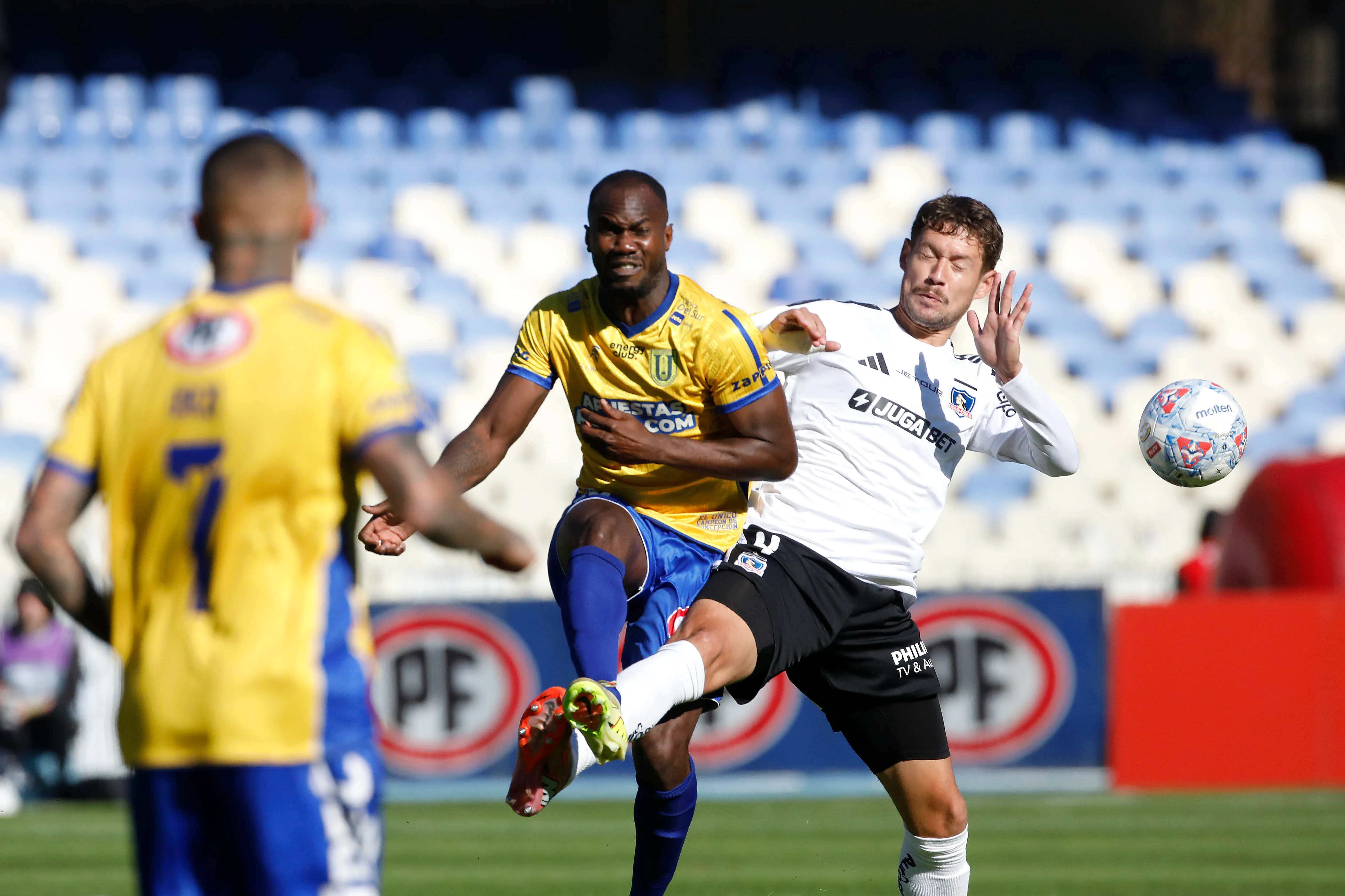 Colo Colo recibe a la “U” de Concepción con el objetivo de volver a sumar un triunfo.